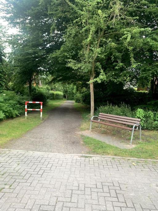 Schoene Ferienwohnung In Oldenburg Eversten 70M2, Zwei Raeume, Bis Zu 4 Personen Exterior photo